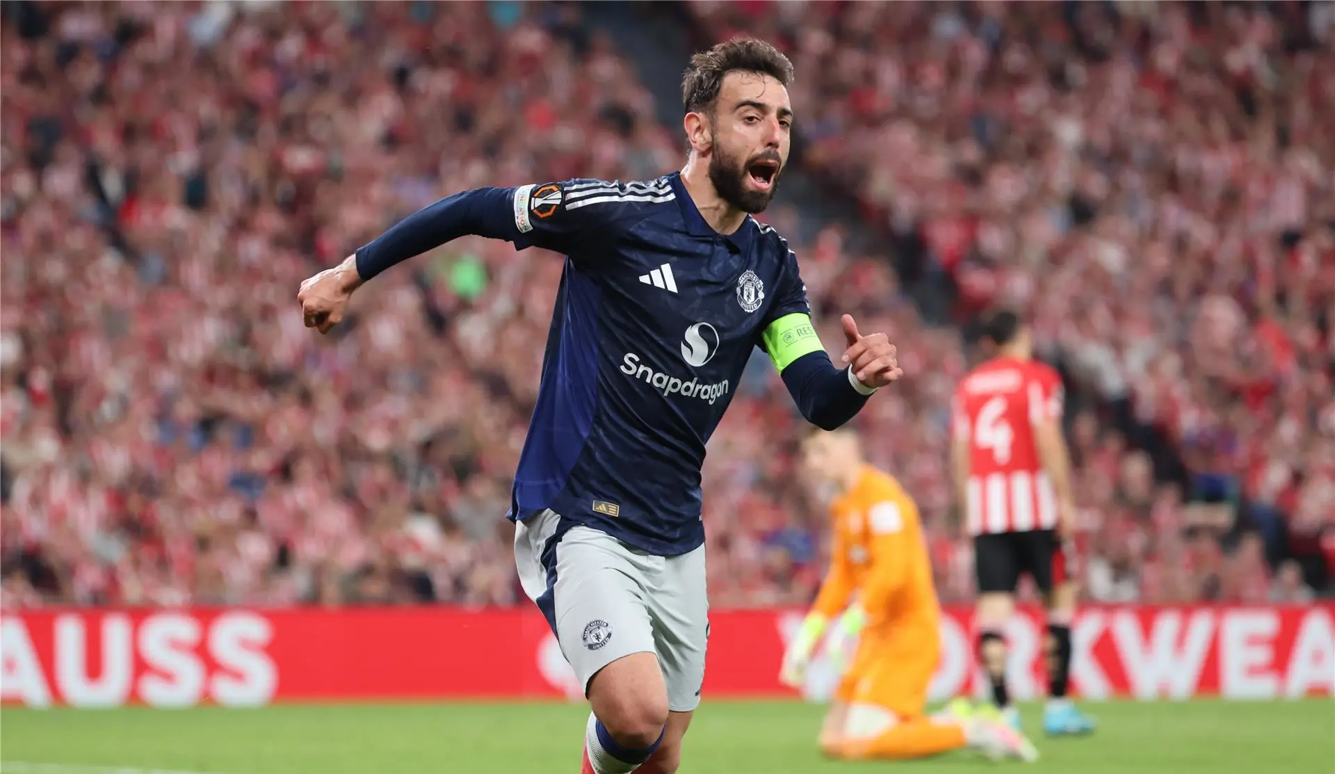 الهلال يواصل مفاوضاته مع برونو فيرنانديز.. وموقف اللاعب يتضح